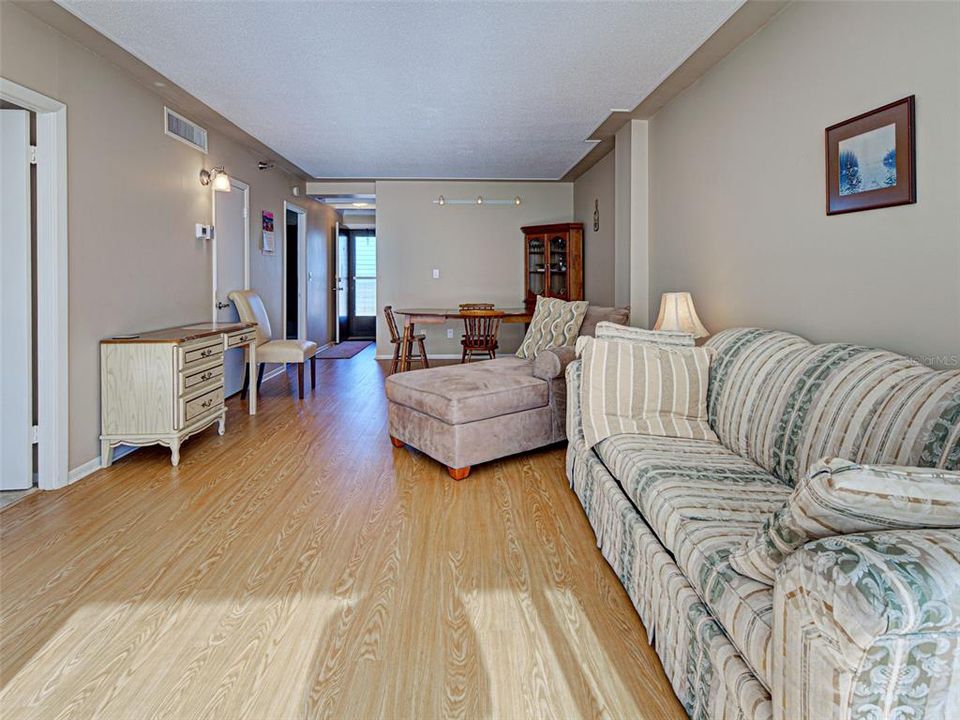 En Venta: $229,900 (2 camas, 2 baños, 900 Pies cuadrados)