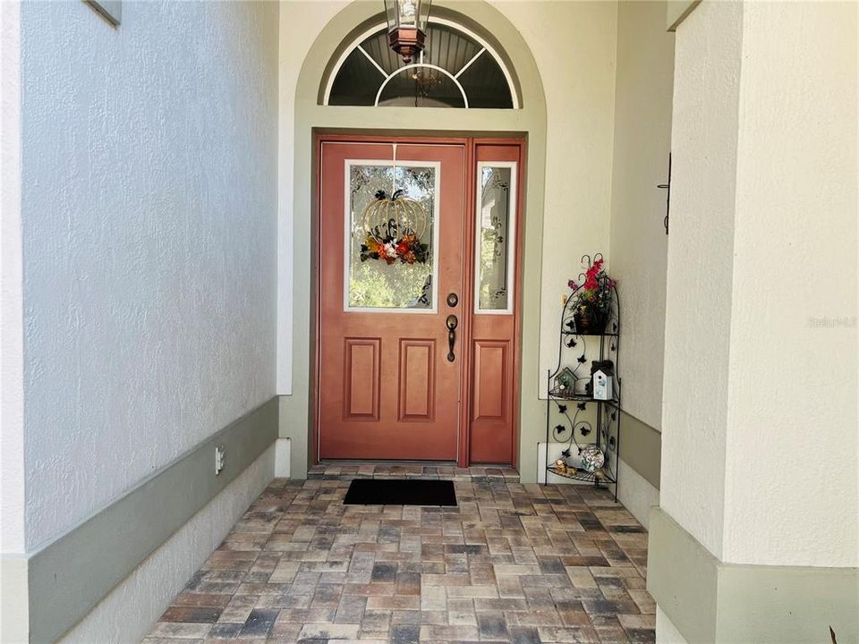 合同活跃: $260,500 (3 贝兹, 2 浴室, 1616 平方英尺)