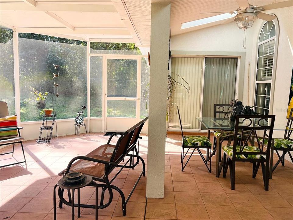 合同活跃: $260,500 (3 贝兹, 2 浴室, 1616 平方英尺)