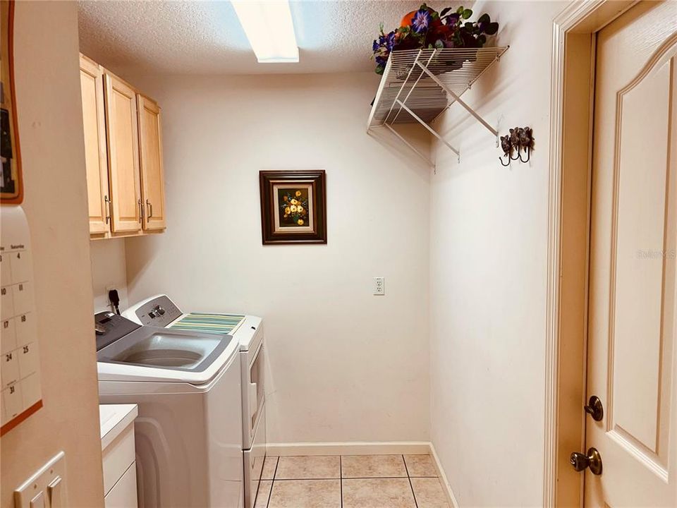 合同活跃: $260,500 (3 贝兹, 2 浴室, 1616 平方英尺)