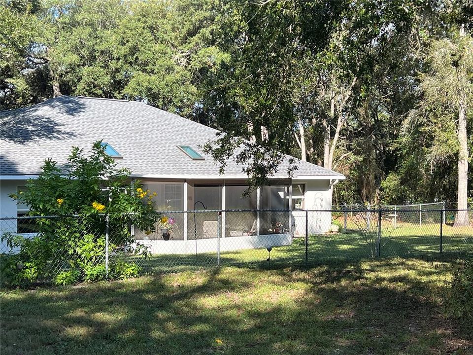 合同活跃: $260,500 (3 贝兹, 2 浴室, 1616 平方英尺)