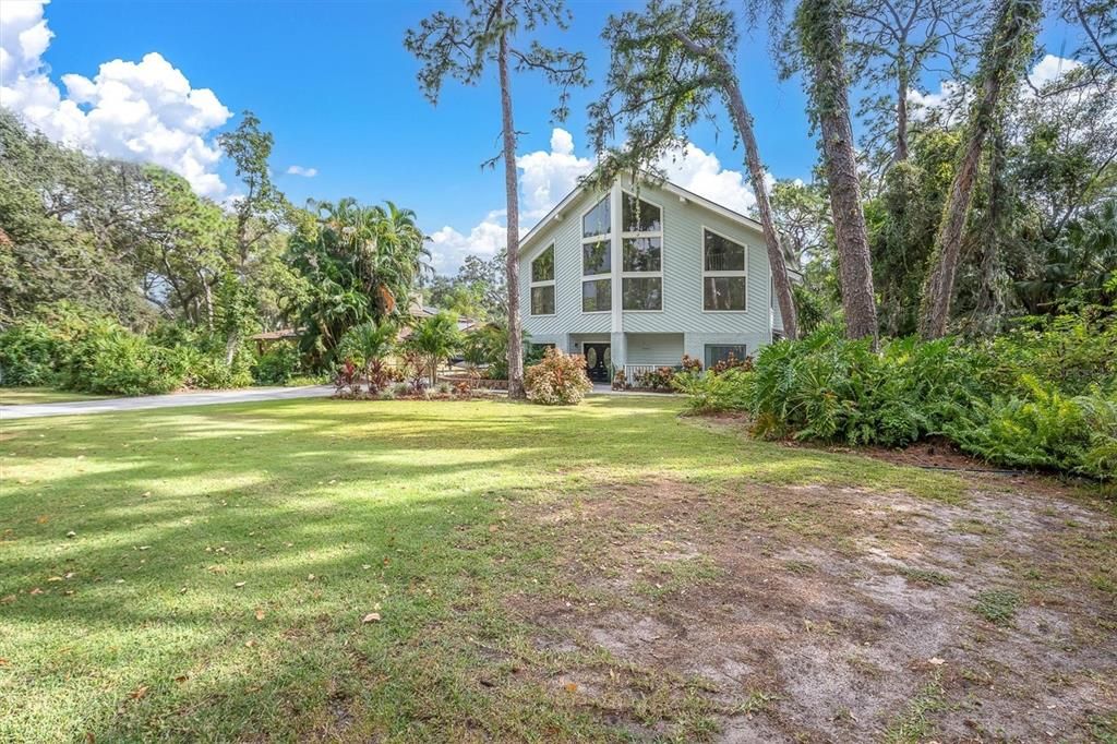 For Sale: $1,135,000 (4 beds, 3 baths, 3680 Square Feet)