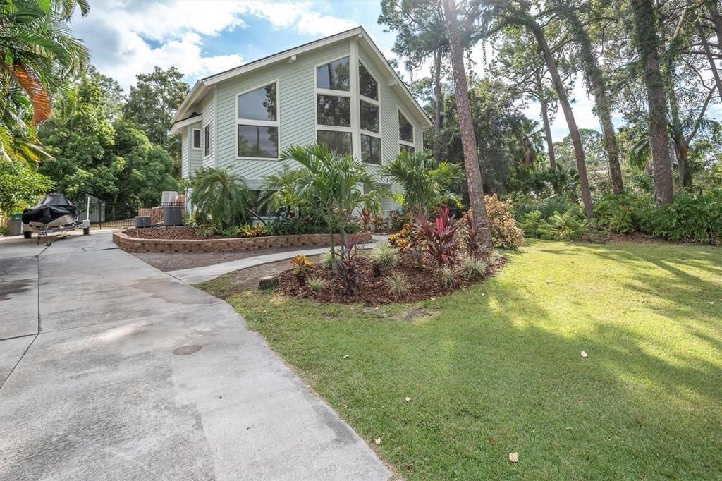 For Sale: $1,135,000 (4 beds, 3 baths, 3680 Square Feet)