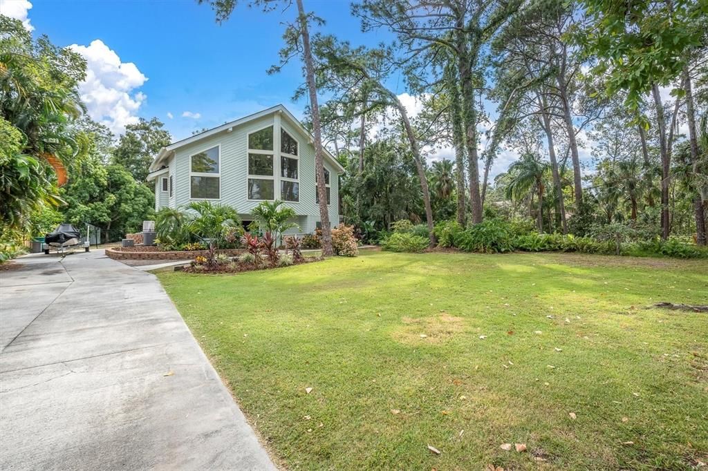 For Sale: $1,135,000 (4 beds, 3 baths, 3680 Square Feet)