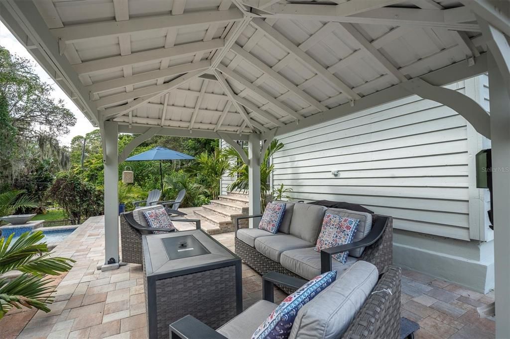 For Sale: $1,135,000 (4 beds, 3 baths, 3680 Square Feet)