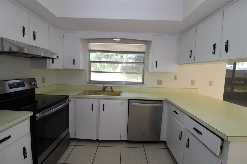 待售: $285,000 (3 贝兹, 2 浴室, 1390 平方英尺)