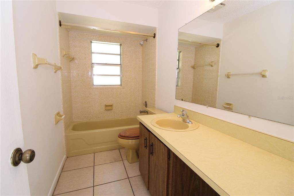 待售: $285,000 (3 贝兹, 2 浴室, 1390 平方英尺)