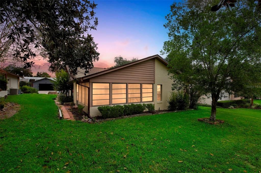 For Sale: $349,900 (2 beds, 2 baths, 1570 Square Feet)