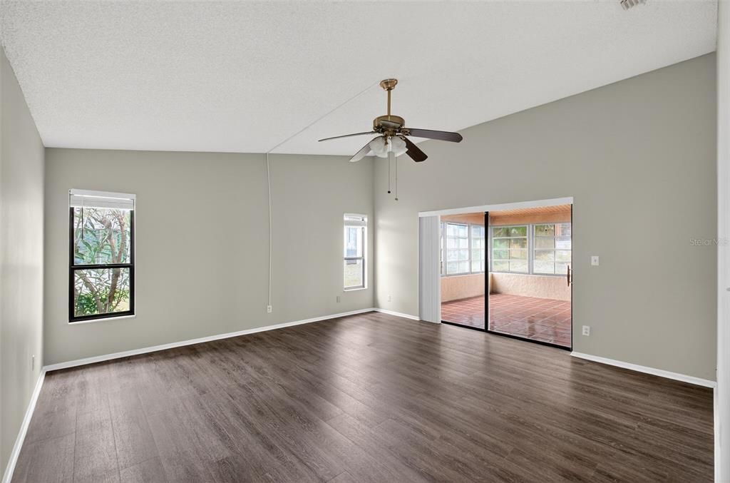 For Sale: $349,900 (2 beds, 2 baths, 1570 Square Feet)