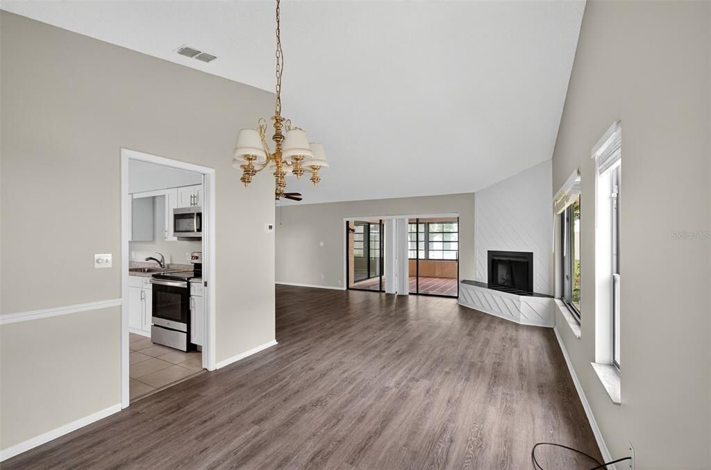 For Sale: $349,900 (2 beds, 2 baths, 1570 Square Feet)