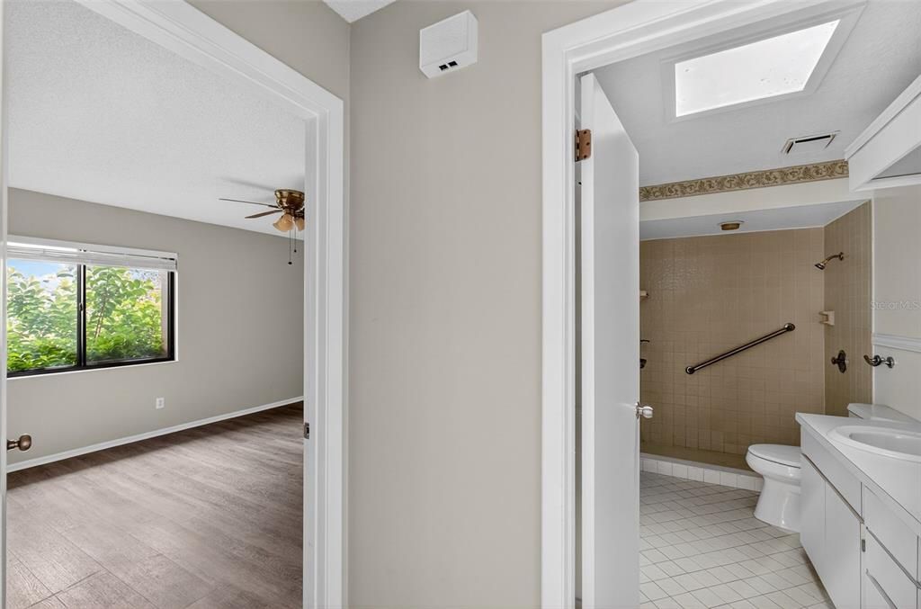 For Sale: $349,900 (2 beds, 2 baths, 1570 Square Feet)