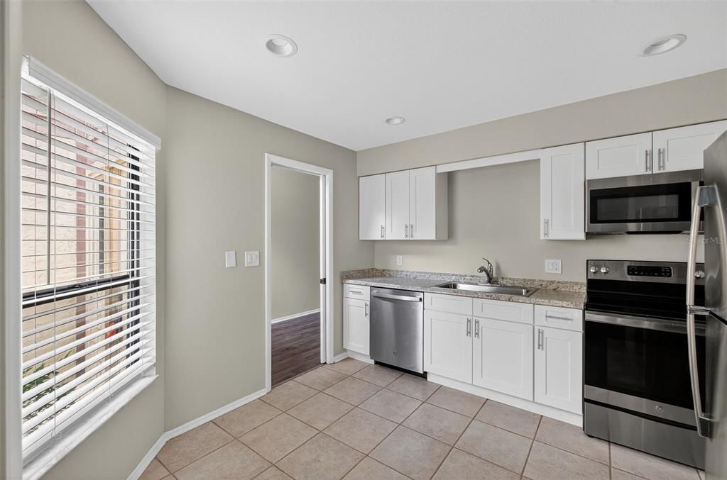 For Sale: $349,900 (2 beds, 2 baths, 1570 Square Feet)