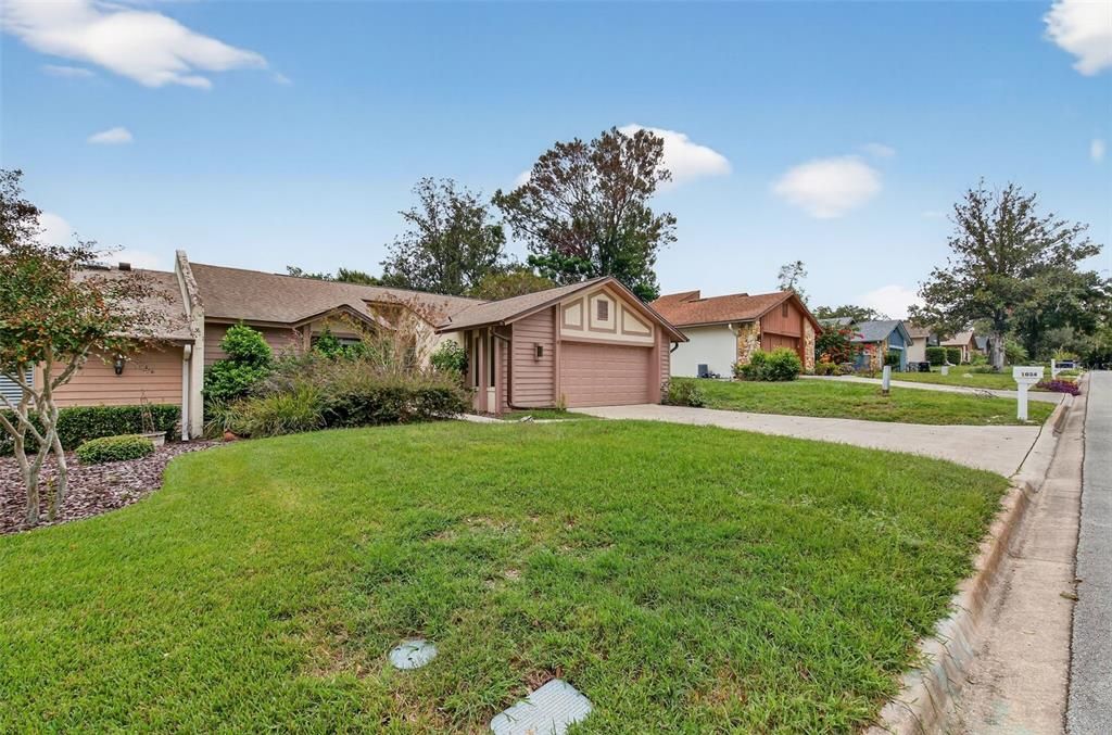 For Sale: $349,900 (2 beds, 2 baths, 1570 Square Feet)