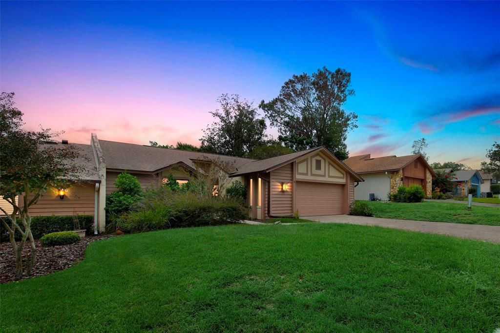 For Sale: $349,900 (2 beds, 2 baths, 1570 Square Feet)