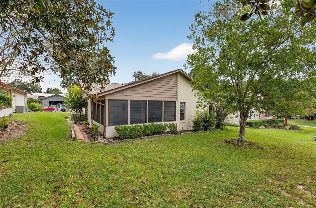 For Sale: $349,900 (2 beds, 2 baths, 1570 Square Feet)