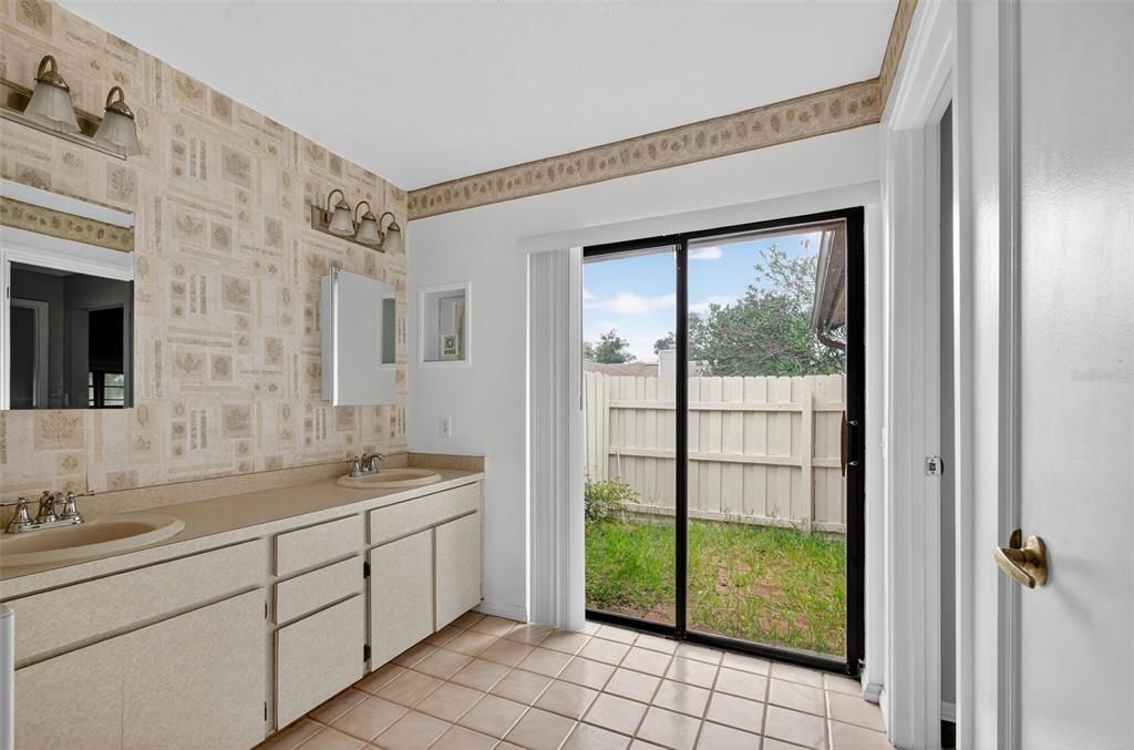 For Sale: $349,900 (2 beds, 2 baths, 1570 Square Feet)