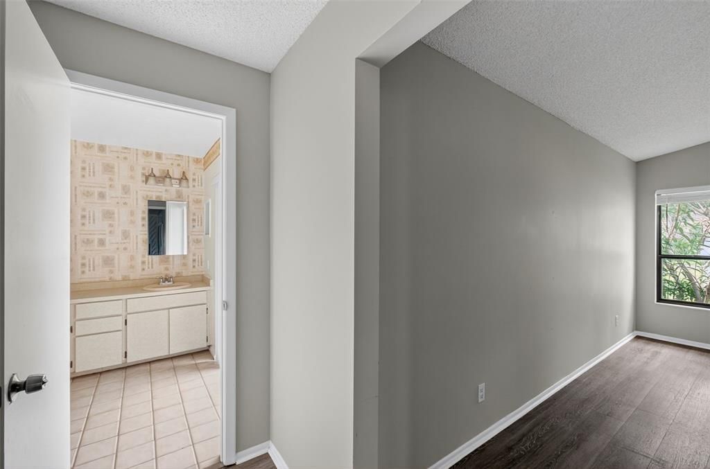 For Sale: $349,900 (2 beds, 2 baths, 1570 Square Feet)