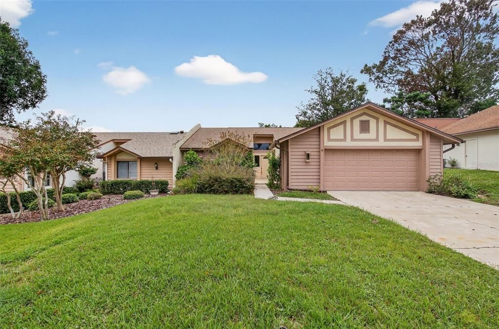 For Sale: $349,900 (2 beds, 2 baths, 1570 Square Feet)