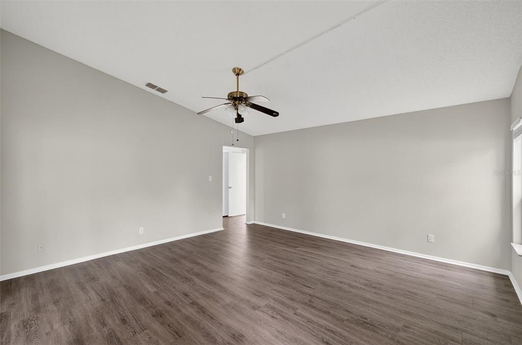 For Sale: $349,900 (2 beds, 2 baths, 1570 Square Feet)