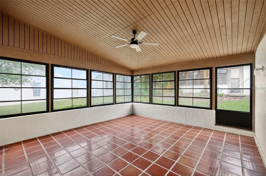 For Sale: $349,900 (2 beds, 2 baths, 1570 Square Feet)