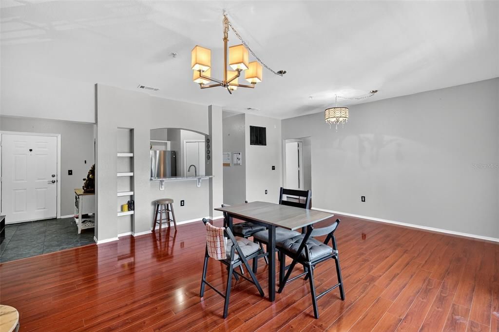 待售: $224,900 (2 贝兹, 2 浴室, 1242 平方英尺)