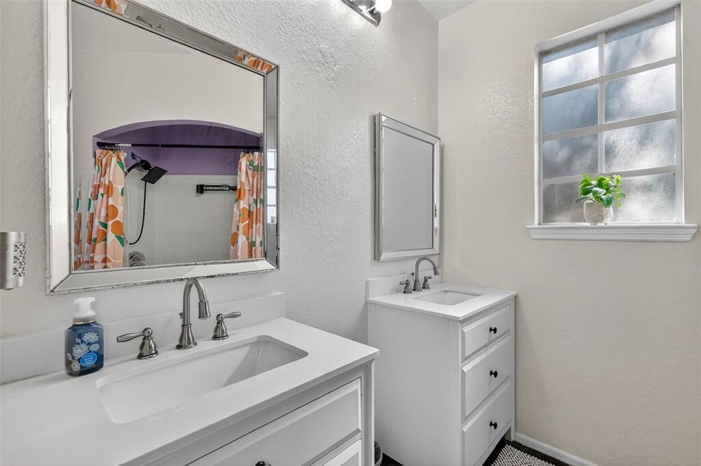 待售: $224,900 (2 贝兹, 2 浴室, 1242 平方英尺)