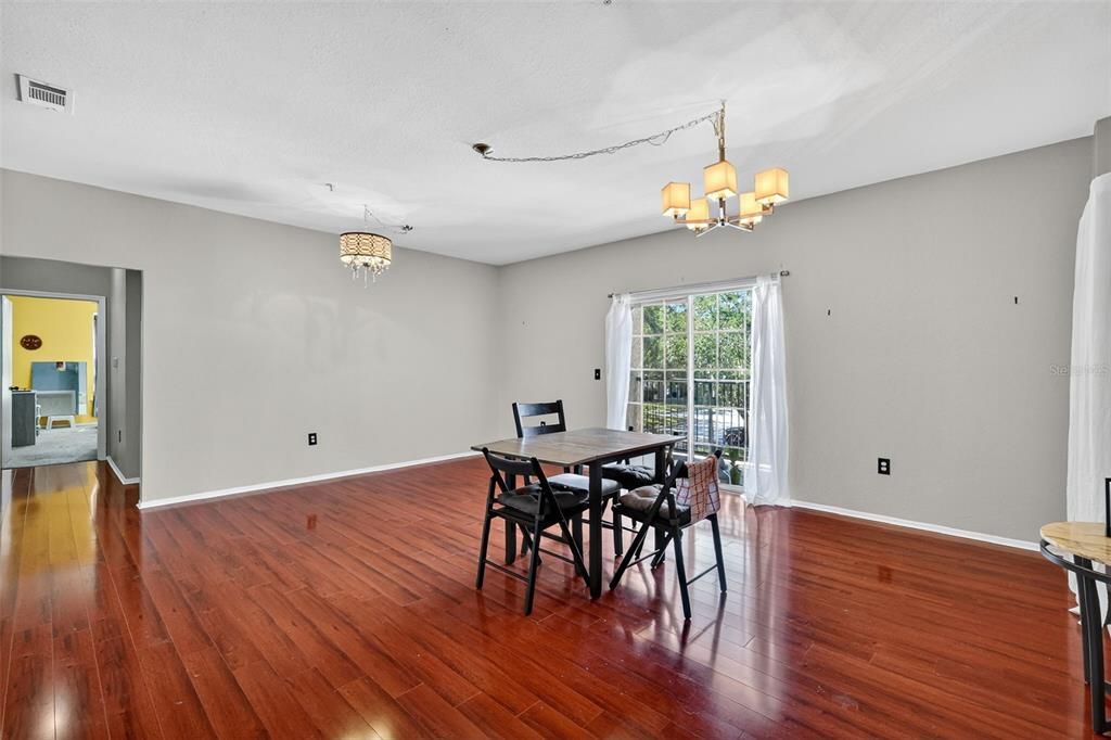 待售: $224,900 (2 贝兹, 2 浴室, 1242 平方英尺)