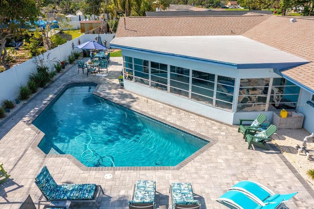 Activo con contrato: $3,600 (3 camas, 3 baños, 2492 Pies cuadrados)