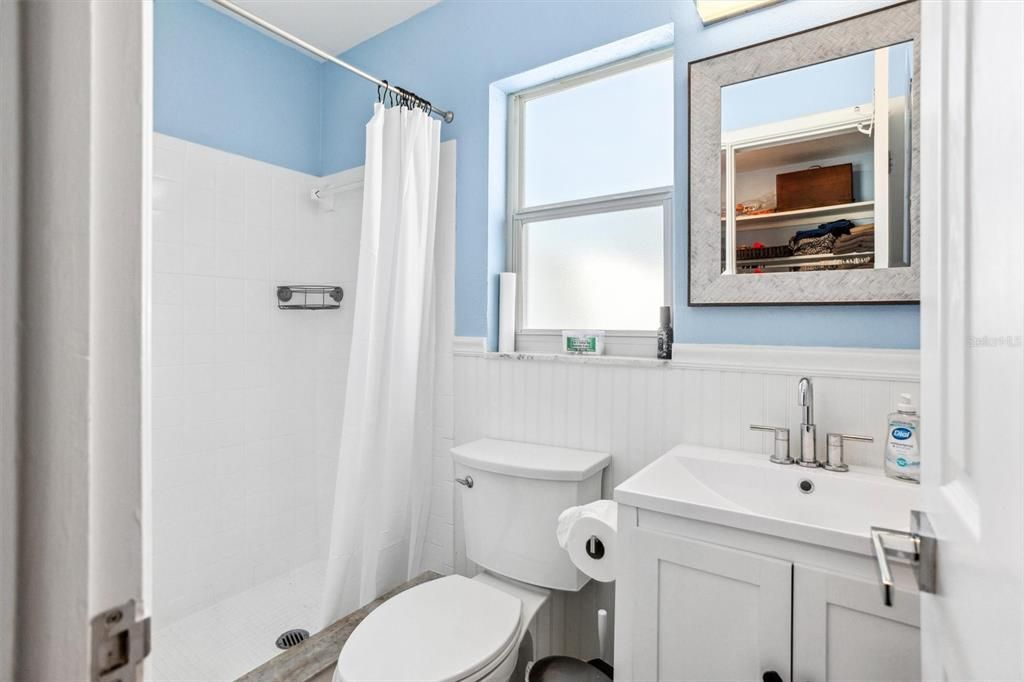 Activo con contrato: $3,600 (3 camas, 3 baños, 2492 Pies cuadrados)