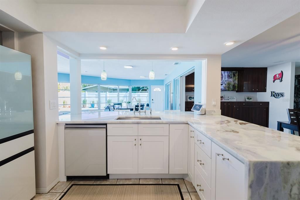 Activo con contrato: $3,600 (3 camas, 3 baños, 2492 Pies cuadrados)