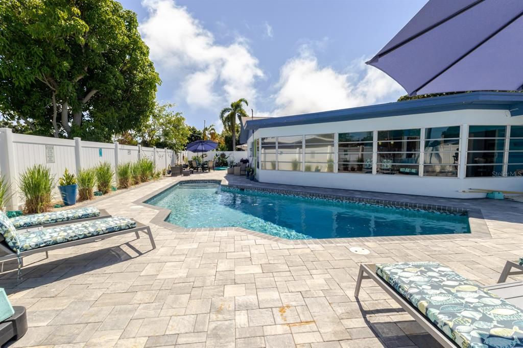 Activo con contrato: $3,600 (3 camas, 3 baños, 2492 Pies cuadrados)