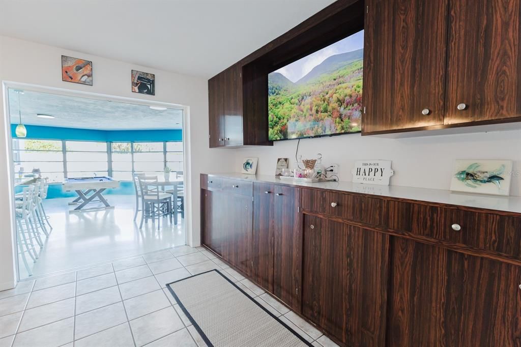 Activo con contrato: $3,600 (3 camas, 3 baños, 2492 Pies cuadrados)