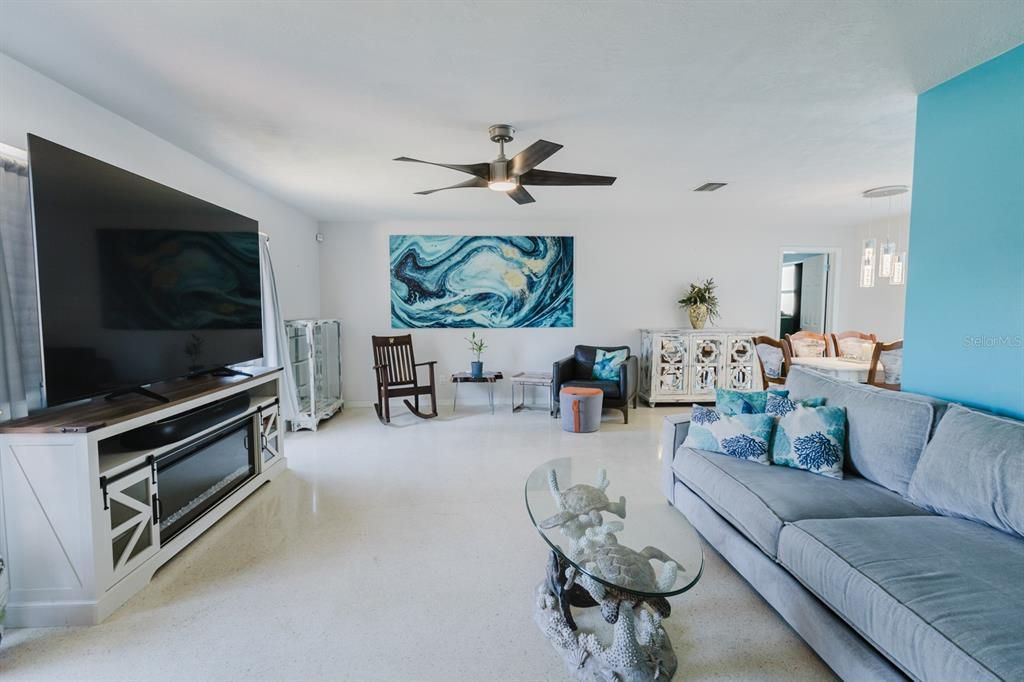 Activo con contrato: $3,600 (3 camas, 3 baños, 2492 Pies cuadrados)