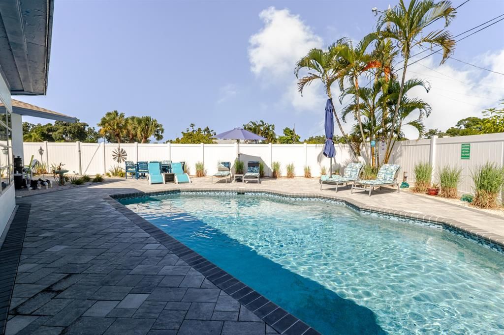 Activo con contrato: $3,600 (3 camas, 3 baños, 2492 Pies cuadrados)