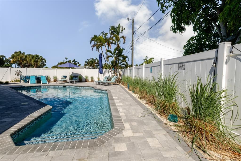 Activo con contrato: $3,600 (3 camas, 3 baños, 2492 Pies cuadrados)