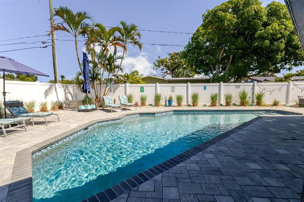 Activo con contrato: $3,600 (3 camas, 3 baños, 2492 Pies cuadrados)