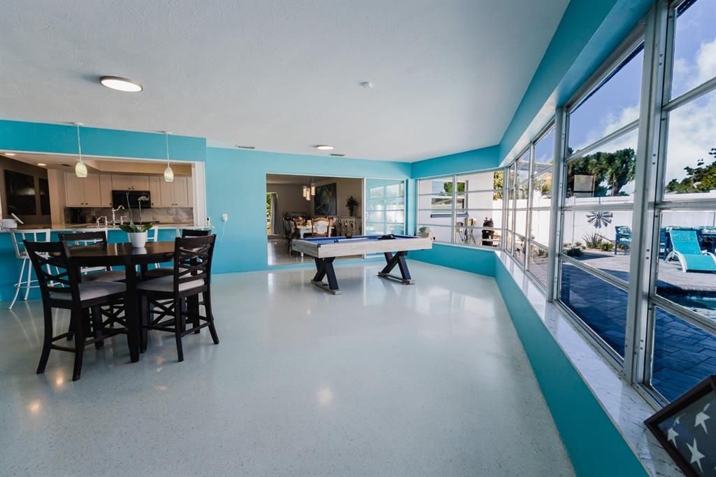 Activo con contrato: $3,600 (3 camas, 3 baños, 2492 Pies cuadrados)