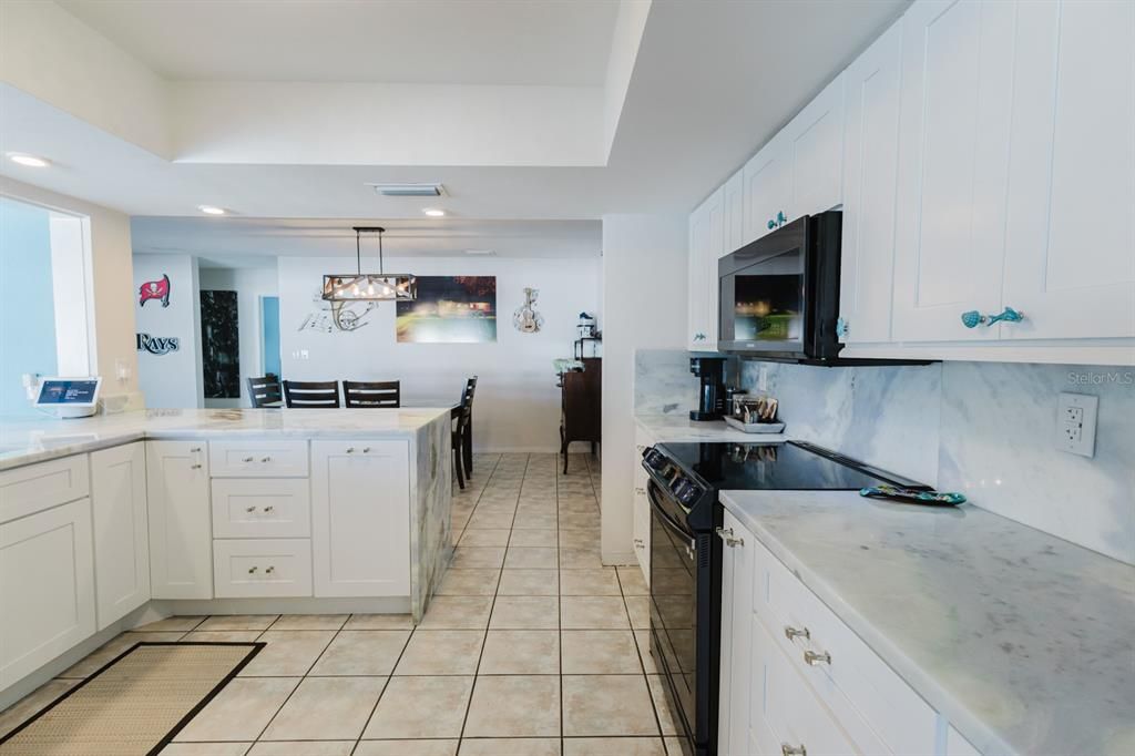 Activo con contrato: $3,600 (3 camas, 3 baños, 2492 Pies cuadrados)