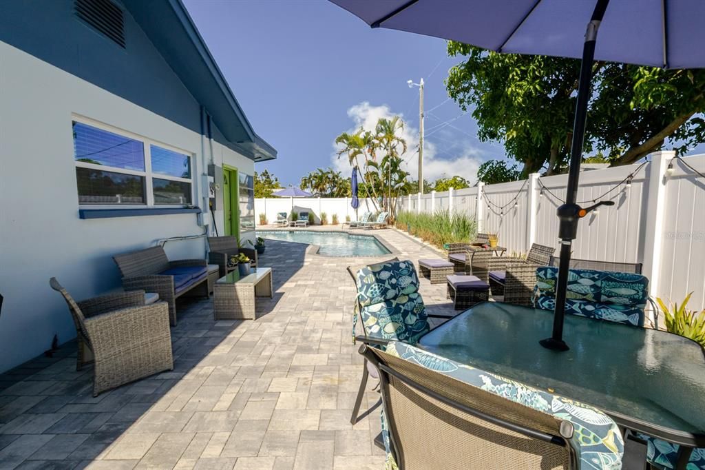 Activo con contrato: $3,600 (3 camas, 3 baños, 2492 Pies cuadrados)