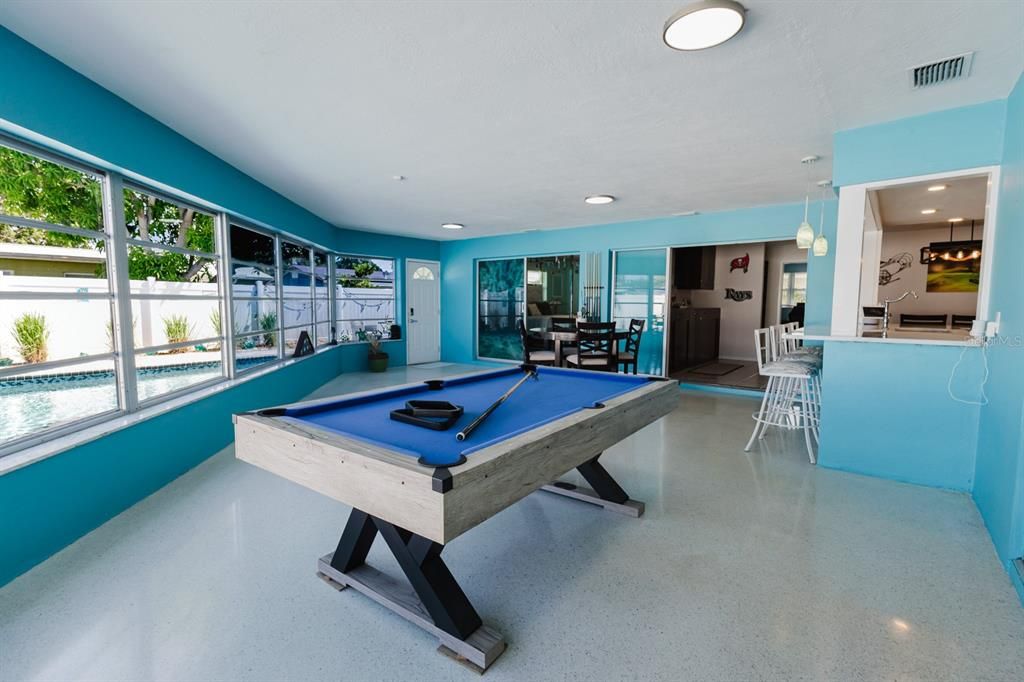 Activo con contrato: $3,600 (3 camas, 3 baños, 2492 Pies cuadrados)