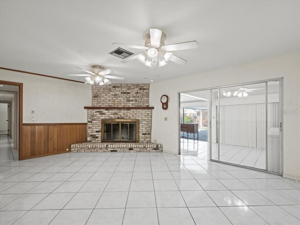 Active With Contract: $550,000 (4 beds, 2 baths, 2405 Square Feet)