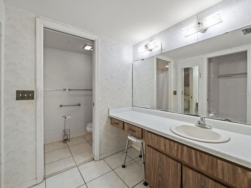 Active With Contract: $550,000 (4 beds, 2 baths, 2405 Square Feet)