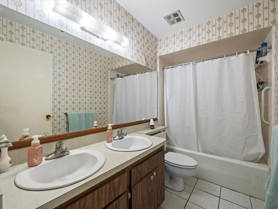 Active With Contract: $550,000 (4 beds, 2 baths, 2405 Square Feet)