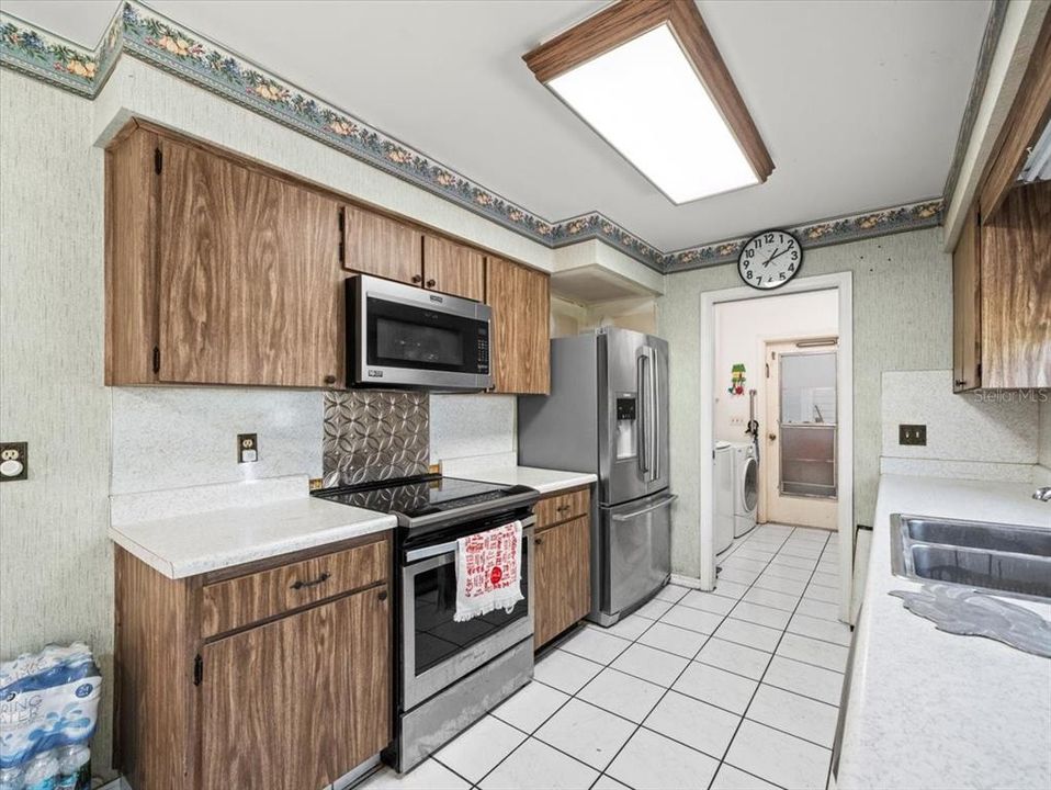 Active With Contract: $550,000 (4 beds, 2 baths, 2405 Square Feet)