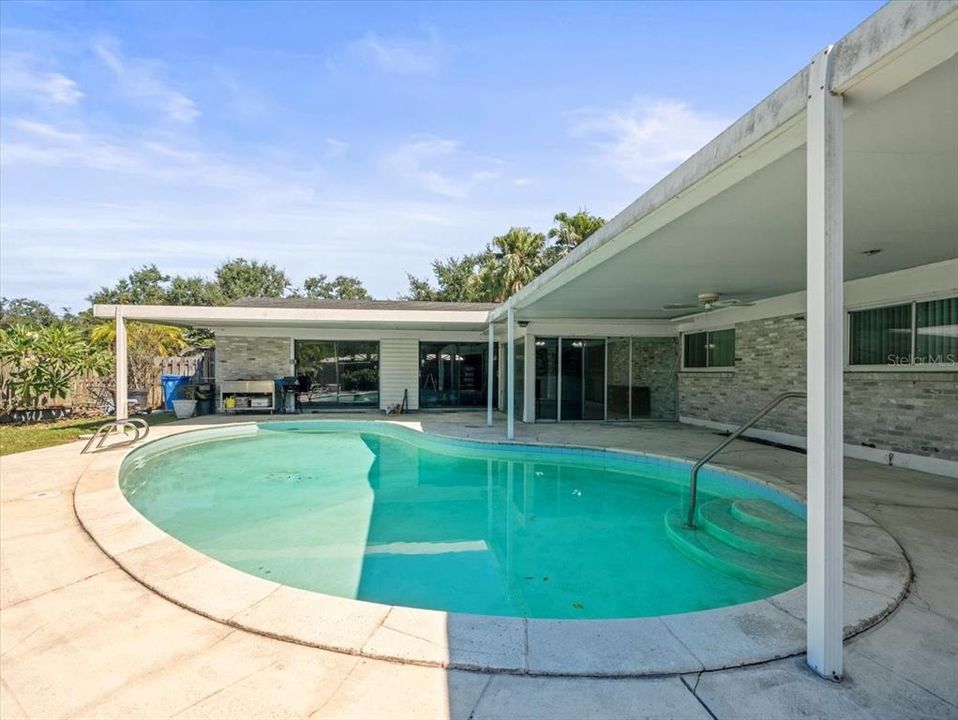 Active With Contract: $550,000 (4 beds, 2 baths, 2405 Square Feet)