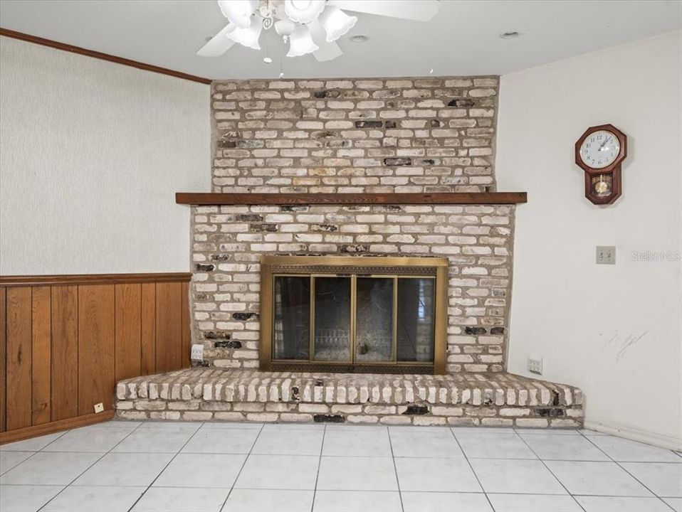 Active With Contract: $550,000 (4 beds, 2 baths, 2405 Square Feet)