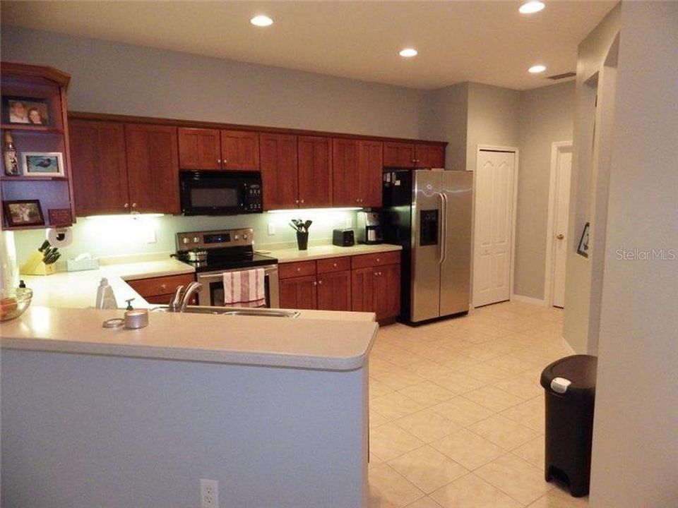 For Rent: $2,550 (3 beds, 2 baths, 1760 Square Feet)