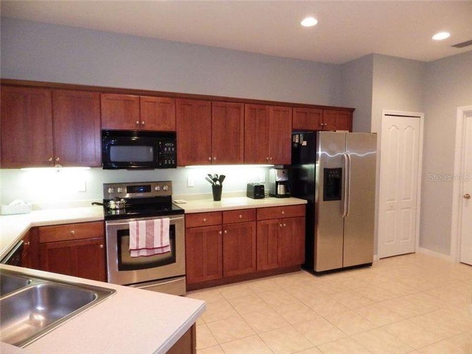 For Rent: $2,550 (3 beds, 2 baths, 1760 Square Feet)