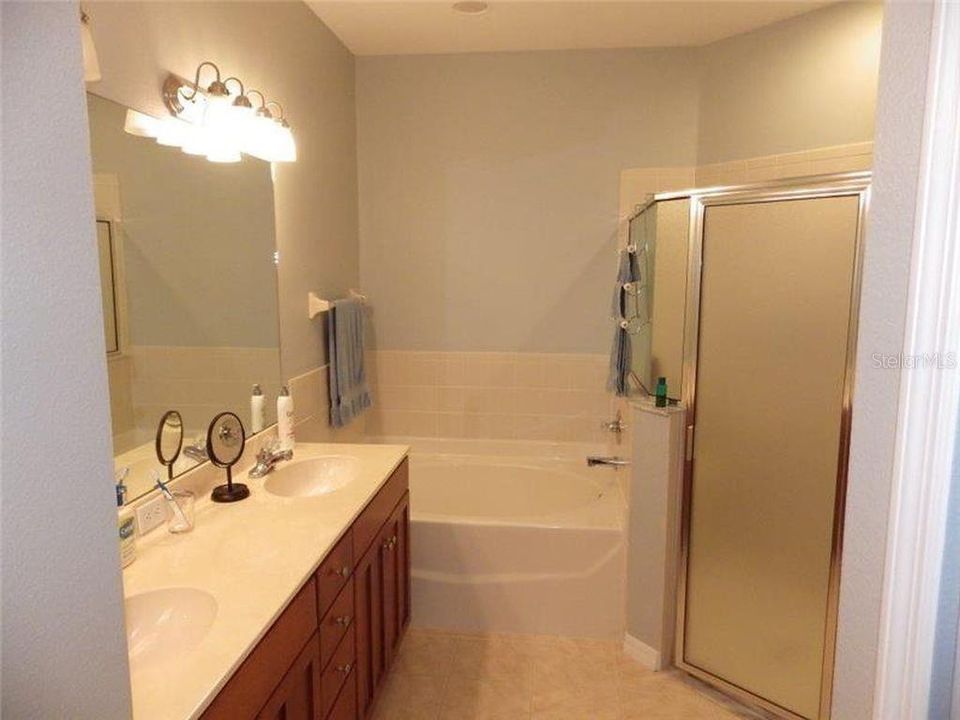 For Rent: $2,550 (3 beds, 2 baths, 1760 Square Feet)