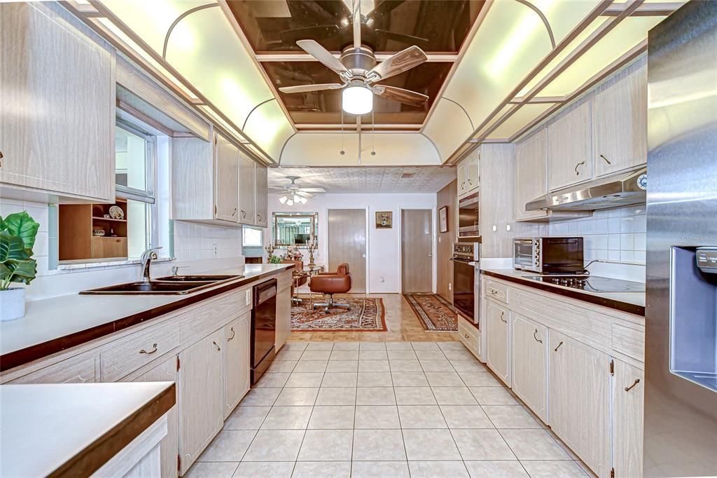 En Venta: $979,000 (3 camas, 3 baños, 2536 Pies cuadrados)